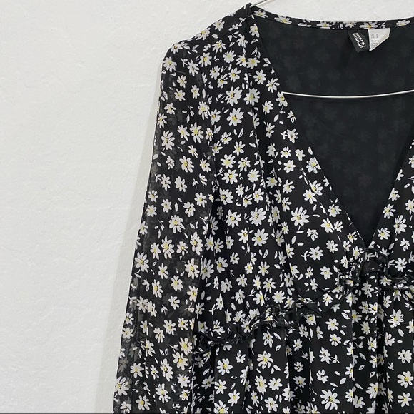 Divided Women’s S Black Daisy Floral Flare V Neck Dress Mini Long Sleeve - Picture 2 of 6